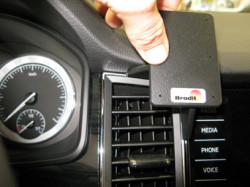 Fixation voiture Skoda Kodiaq console centrale. Réf Brodit 855292
