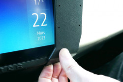 Fixation Dacia Duster - pour véhicule équipé du display uniquement. Réf Brodit 855741