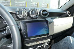 Fixation Dacia Duster - pour véhicule équipé du display uniquement. Réf Brodit 855741