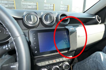 Fixation Dacia Duster - pour véhicule équipé du display uniquement. Réf Brodit 855741