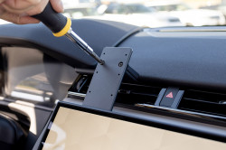 Fixation voiture ProClip pour Land Rover Range Rover Velar. Réf Brodit 856105