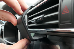 Fixation voiture MG ZS. Réf Brodit 855690