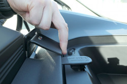 Fixation voiture Renault Trafic. Réf Brodit 855717