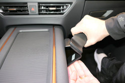 Fixation Seat Born. Réf Brodit 835734
