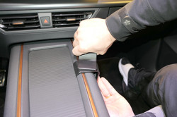 Fixation Seat Born. Réf Brodit 835734
