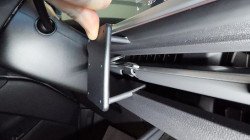 Fixation véhicule Q4 e-tron. Réf Brodit 856313