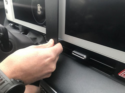 Fixation voiture Hyundai Ioniq 5. Réf Brodit 855695