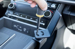 Fixation voiture Hyundai Sante Fe. Réf Brodit 836091