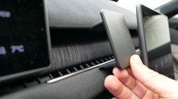 Fixation voiture Kia Nio EL7. Réf Brodit 855871