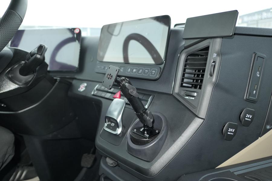 Fixation bras en métal Mercedes Benz pour téléphone, tablette, GPS