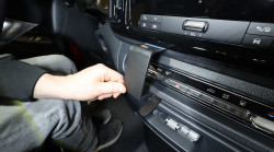 Fixation voiture Mercedes Benz Vito. Réf Brodit 856278