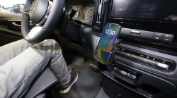 Fixation voiture Mercedes Benz Vito. Réf Brodit 856278
