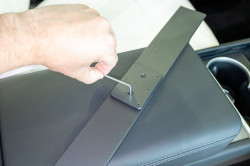 Fixation véhicule Tesla Model Y. Réf Brodit 856290