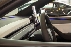 Fixation véhicule Tesla Model Y. Réf Brodit 856290