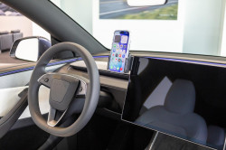 Fixation véhicule Tesla Model Y. Réf Brodit 856290