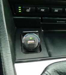 système de recharge compact en voiture iPhone