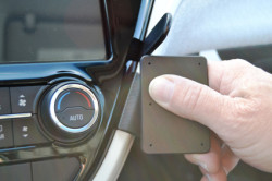 Fixation voiture Chevrolet Bolt. Réf Brodit 855346