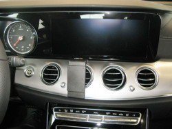 Fixation voiture Mercedes Classe E Sedan. Réf Brodit 855397