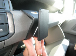 Fixation voiture Volkswagen Crafter/MAN TGE. Réf Brodit 213532