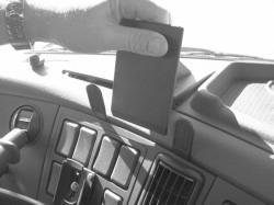 Accessoires de montage  Brodit Volvo FH/NH series Accessoires de montage Force supplémentaire plateforme de montage pour un équipement plus lourd. Réf 213415