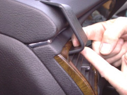 Fixation voiture Proclip  Brodit Peugeot 607 Réf 803070