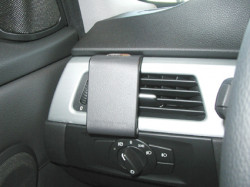 Fixation voiture Proclip  Brodit BMW 316-330/E90/E91/E92/E93  SEULEMENT pour les modèles avec option GPS d'origine. PAS pour la finition bois PAS pour Coupé. Réf 803596