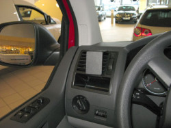 Fixation voiture Proclip  Brodit Volkswagen Caravelle  SEULEMENT pour les modèles avec compartiment de rangement ci-dessous évent. Réf 804433