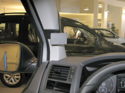 Fixation voiture Proclip  Brodit Volkswagen Caravelle  PAS pour les modèles avec poignée A-poste. Réf 804736