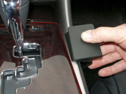 Fixation voiture Proclip  Brodit Lexus IS Convertible Series  SEULEMENT pour le boite automatique. Réf 833849
