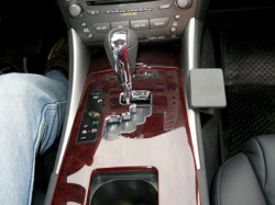 Fixation voiture Proclip  Brodit Lexus IS Convertible Series  SEULEMENT pour le boite automatique. Réf 833849