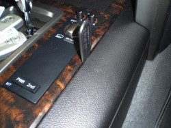 Fixation voiture Proclip  Brodit Toyota LandCruiser  SEULEMENT pour le boite automatique. Réf 834143