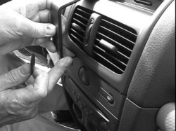 Fixation voiture Proclip  Brodit Renault Clio II Réf 852934