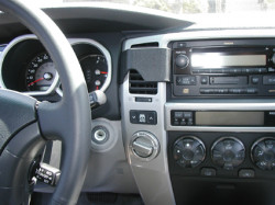 Fixation voiture Proclip  Brodit Toyota 4Runner  PAS pour les modèles avec option GPS d'origine. Réf 853220
