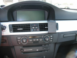 Fixation voiture Proclip  Brodit BMW 316-330/E90/E91/E92/E93  SEULEMENT pour les modèles avec option GPS d'origine. PAS pour la finition bois Réf 853595