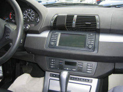 Fixation voiture Proclip  Brodit BMW X5  SEULEMENT pour les modèles avec système de navigation. Réf 853656