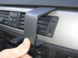 Fixation voiture Proclip  Brodit BMW 316-330/E90/E91/E92/E93  PAS pour les modèles avec option GPS d'origine. SEULEMENT pour la finition bois Réf 853740
