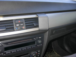 Fixation voiture Proclip  Brodit BMW 316-330/E90/E91/E92/E93  PAS pour les modèles avec option GPS d'origine. SEULEMENT pour la finition bois Réf 853740