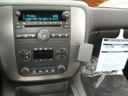 Fixation voiture Proclip  Brodit Chevrolet Avalanche  SEULEMENT pour le style de tableau de bord avec console centrale et deux bouches d'air au-dessus de la stéréo. Réf 853840