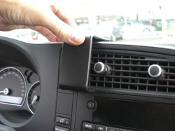Fixation voiture Proclip  Brodit Saab 9-3  PAS pour les modèles avec option GPS d'origine. Réf 853901