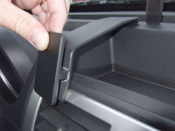 Fixation voiture Proclip  Brodit Dodge Nitro  PAS pour les modèles avec écran de navigation. Réf 853929