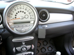 Fixation voiture Proclip  Brodit Mini Cooper  PAS pour les modèles avec boîte à gants supérieure. Réf 853979