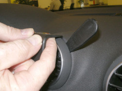 Fixation voiture Proclip  Brodit Audi A3  PAS pour les modèles avec écran de navigation. Réf 853989