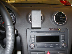 Fixation voiture Proclip  Brodit Audi A3  PAS pour les modèles avec écran de navigation. Réf 853989