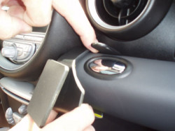 Fixation voiture Proclip  Brodit Mini Cooper  SEULEMENT pour les modèles avec boîte à gants supérieure. Réf 854046