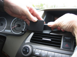 Fixation voiture Proclip  Brodit Honda Accord  PAS pour les modèles avec option GPS d'origine. Réf 854098