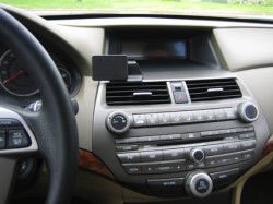 Fixation voiture Proclip  Brodit Honda Accord  PAS pour les modèles avec option GPS d'origine. Réf 854098