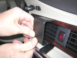 Fixation voiture Proclip  Brodit Volvo S80  SEULEMENT pour la finition bois Réf 854115