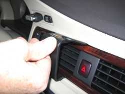 Fixation voiture Proclip  Brodit Volvo S80  SEULEMENT pour la finition bois Réf 854115