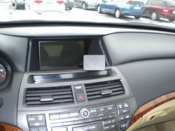 Fixation voiture Proclip  Brodit Honda Accord Coupe  SEULEMENT pour les modèles avec option GPS d'origine. Réf 854592