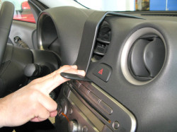 Fixation voiture Proclip  Brodit Nissan Micra  PAS pour les modèles avec option GPS d'origine. Réf 854629